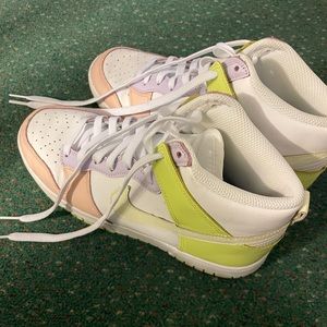 Women’s Nike high top dunk sneakers